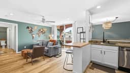 1bd/1ba Condo 5-min walk to beach w/Pool & Garage