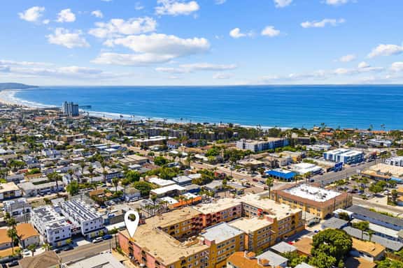 1bd/1ba Condo 5-min walk to beach w/Pool & Garage - Image 1